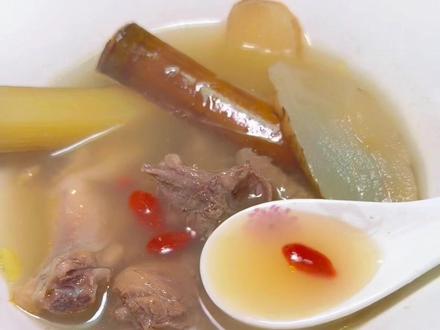 冬日需进补,天麻甘蔗炖土鸡,经常头晕头痛的,用脑过度的,手脚发麻的,压力大,焦虑失眠,试试煮这个汤来喝#喝出好气色 #滋补鸡汤