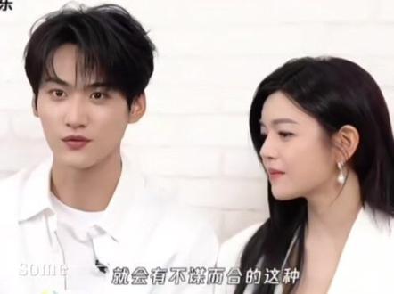 弟弟的欣赏一点也藏不住🧐,属于蝴蝶和小狗的专属回忆💜#狙击蝴蝶#微博之夜#陈妍希#周柯宇#陈妍希周柯宇