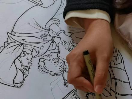 #画画 #手绘 #灵魂画手 #原创作品 #每日一画 你们在练看图说话,我在练看书画图🌝
这次画的是《童年》里给了小小阿廖沙温暖和爱的外祖母,所以画面里人物虽处于暗处,身上确有光撒进来的对比,人物肢体关系也用拥抱来体现外祖母的慈爱温暖~