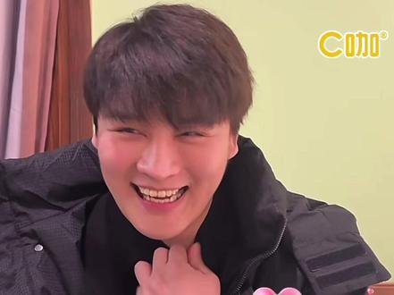 和蜜蜂哥争护士又和挖呀挖争大漂亮的荒野木木#心动部落第三季 #老六心动部落 #张家界七星山骆驼杯心动部落