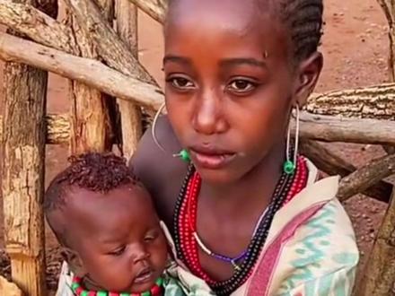 酋长小娇妻又为酋长生下个小黑子 #纪录片