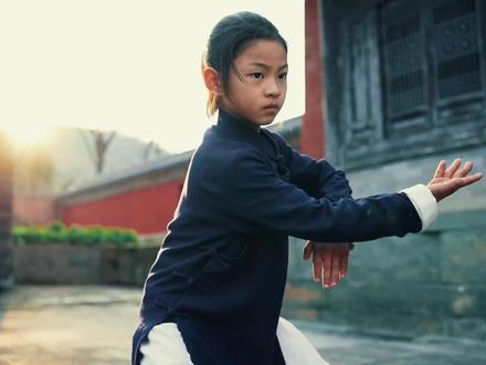 氛围感动作拖影|一套效果,两种软件实现思路 拆解拖影残影底层逻辑:时间错位 + 分层透明度,达芬奇做商业级干净残影
#剪映教程#拖影效果 #残影特效 #剪辑干货 #短视频特效