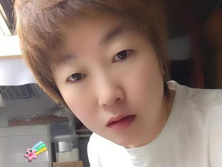 我来喽,半天完毕,就解放了,初中生上学,早上是提高情绪聊天的 很好方式,晚上回来还要写作业,说话也少,这就是我俩,他俩我陪着,他不想说话我也闭嘴😁情绪感染,#记录我的生活 #橱窗好物自己下单 #亲测分享 #每一帧都是热爱 #亲子互动