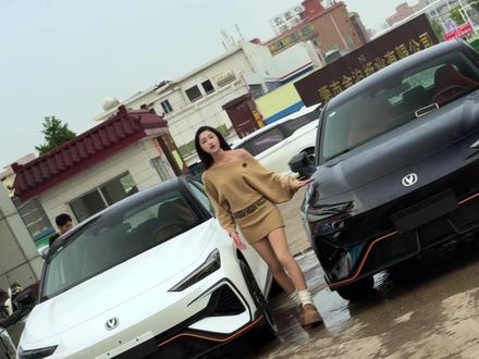 三代白色和黑色区别 #车模姐姐 #长安univ