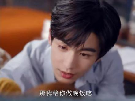 爱你:何苏叶一大早亲吻在沙发上醒来的沈惜凡 #张凌赫 #徐若晗#爱你