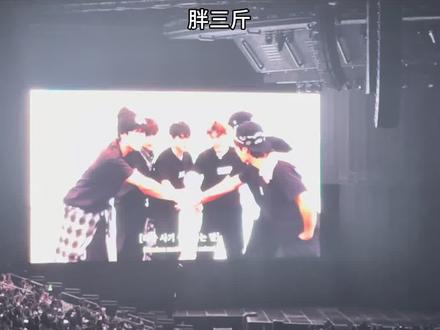 EXO仁川见面会,白月光神曲,梦回初中!#exo #回忆杀 #神级现场 #演唱会 #爱丽