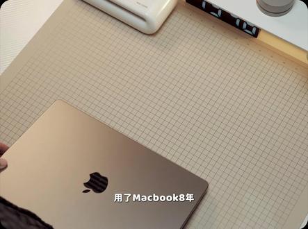 MacBook💻长期主义的6个好看耐用配件分享 用了 MacBook 8 年,分享一波实实在在提升mac使用体验和幸福感的配件,颜值都很搭,而且也比较耐用,从几十到几百的都有,大家理性种草哈。
1️⃣折叠的笔记本支架
2️⃣拓展坞
3️⃣电脑内胆包
4️⃣固态硬盘
5️⃣机械键盘
6️⃣伸缩线充电器
#macbookpro #MacBook配件 #MacBook #macbookair #macbook使用技巧