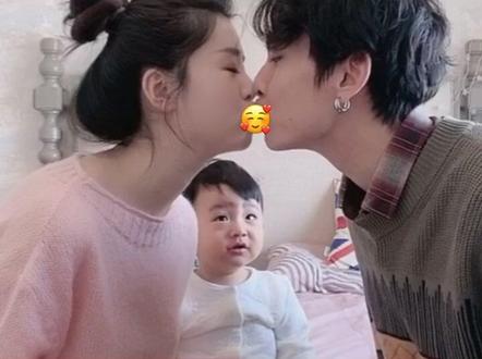 当当的反应总是出乎意料呀!以后再闹人就亲亲~#亲子