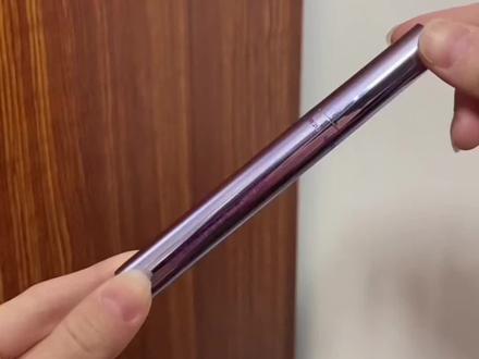 姐妹们,过年要做美甲的看过来!指甲又薄又脆,刚做完美甲就劈?这支心愿先生护甲精华笔,一涂就润,旋转笔头像涂口红一样方便,营养直接渗进甲床,指甲变硬变亮,赶紧囤起来,过年美美做美甲!#年货节必买 #护甲精华笔 #美甲前必备 #心愿先生 #美甲