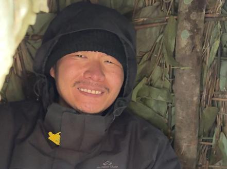 荒野求生“道友”创纪录无火生存33天,一天就吃一顿饭,让脚冻麻缓解脚疼,为了家人继续坚持冲进决赛。#张家界七星山荒野求生选手精神状态超前