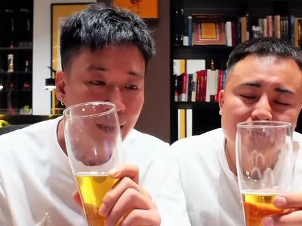 顺天道成因果 诸般枷锁困真我
人若不为形所困 眼前就是大罗天
@刘一手 @张老三(生活号) #语录
#刘一手#张老三