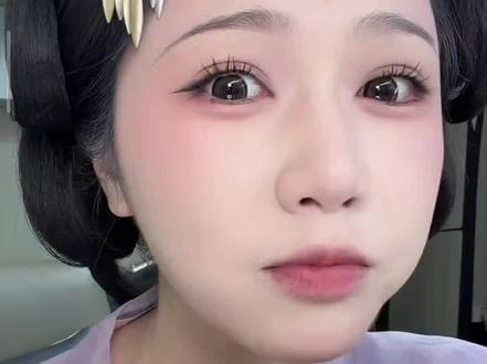 岳雨婷:拍完这部剧就补拍《狐嫁契约》,但是现在瘦了5斤,担心现在的身材状态接不上之前拍的戏,然后就是拍现代剧,7月份都是现代剧,一部是《这个家我罩了》另外一部大家已经猜出来了
#岳雨婷 #狐嫁契约