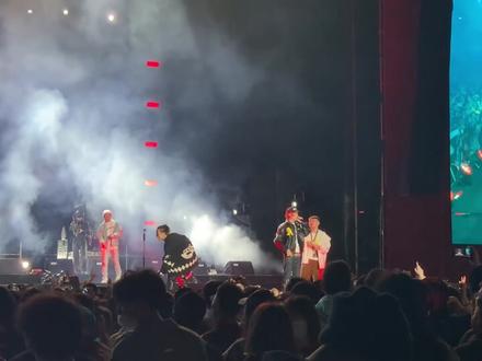 #2020成都仙人掌音乐节 #higherbrothers @马思唯马思唯 现场喊话给阿拉善打样#玩儿少爷