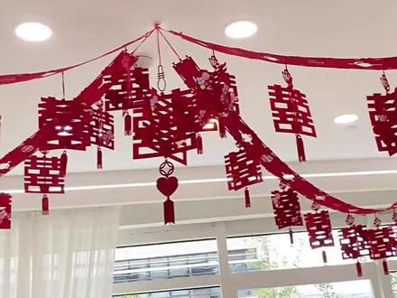 酒红正喜吊顶拉花视频.mp4