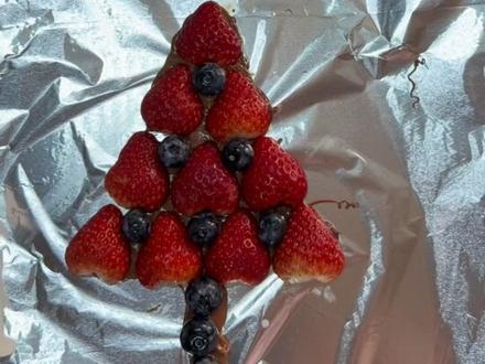 草莓巧克力圣诞树#巧克力草莓 #圣诞树美食 #在家做美食