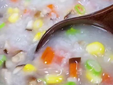香菇玉米粥,做法简单,味道香醇,赶紧做给你爱的人喝吧!#粥 #美食 #在家做美食