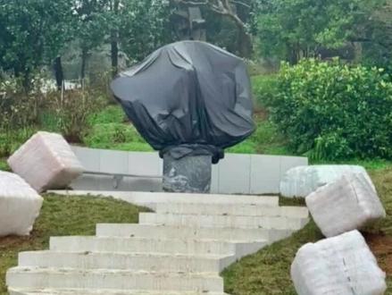 紧邻高以翔!具俊晔亲手设计大S雕像,纯白“S形阶梯”暗藏深意#娱乐评论大赏 #娱乐八卦 #大s