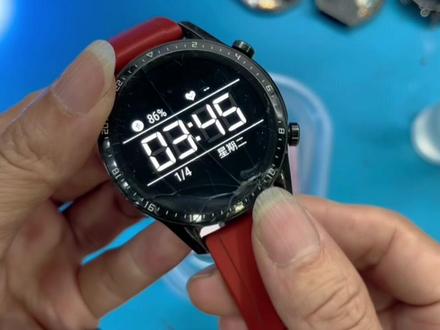 华为手表GT2碎屏维修,完美修复!
专业维修华为手表各个型号的各种问题,进水、屏幕不显示、花屏、触摸失灵、按键失灵、进水腐蚀耗电快、心率不行、喇叭不行,等等都可以维修,欢迎咨询了解#华为GT2 #华为GT5 #华为watch5 #专业维修 #支持华为