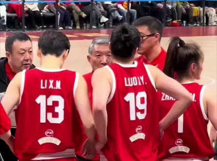 宫鲁鸣教练这次世界杯资格赛,做得最最正确的一点,那就是带上了王思雨,轻松拿下了世界杯参赛资格#宫鲁鸣#王思雨#中国女篮