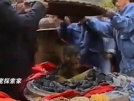 九华山惊现“肉身菩萨”,坐缸三年不腐不烂,专家研究说出真相 #探秘 #佛教 #肉身菩萨 #宗教信仰