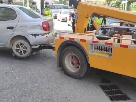 进行时!对所有“僵尸车”说拜拜 #武汉交警 #僵尸车清理 @抖音小助手