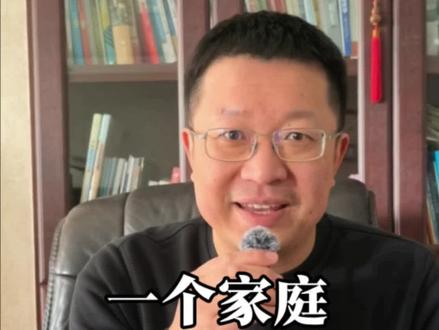 13岁拿世界街舞冠军,6岁拿市运会季军,李勇秋与李灿佳,一家俩天才,到底凭什么?这对重庆兄妹的故事,比冠军本身更动人。哥哥让妹妹看见:热爱可以带你去巴黎;妹妹让哥哥看见:你的身后永远有个追随者。一个孩子发光,是天赋;两个孩子互相照亮,才是家庭最大的成就。