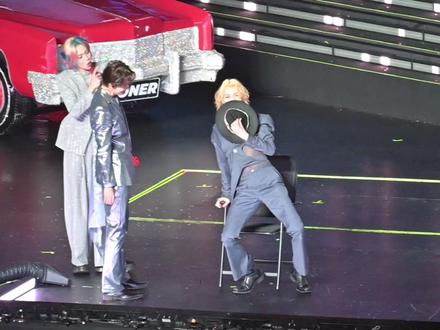 灵超教岳岳和木子洋跳他的killing part,看到最后…哥三真会扭啊,扭到我心坎上了#oner无限未来巡演 #oner广州巡演