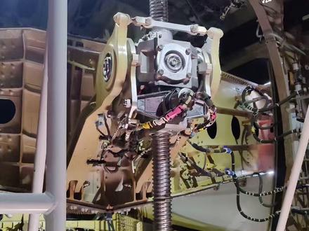 造价上亿的飞机,为何居然用个好像五金店买的超大螺丝? #涨知识