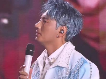 海来阿木现场跟粉丝合唱《分币不掏》自己没跟上拍,笑死了哈哈哈 #海来阿木 #分币不掏 #海来阿木哈尔滨演唱会 #来跳舞