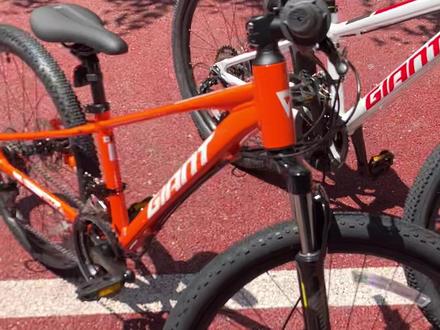 目前到货最便宜的 冲刺标 零售价2098
新款 24款XTC 24 D2
青少年自行车
#捷安特24寸自行车 #新款24 #捷安特