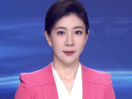 3月14日(报道)陕西西安,男子参加“菜夹馍”大赛,夹出3斤半“巨饼”获冠军,工作人员:都找不到能一次装下饼的袋子,报名费5元/人 限1分钟内完成夹饼,并需在现场吃完才能算完赛#大象主播说 @主持人夏冰