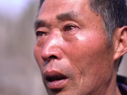 #网红“罗大美”遇害案明日开庭审理,妹妹讲述哥哥被害经过,事件发生后,爸爸最怕妈妈寻短见。
视频丨奔流新闻记者张鹏翔 赵相龙