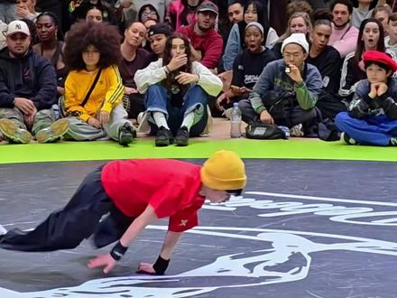 重庆13岁街舞少年惊艳世界!成国内年龄最小的世界霹雳舞顶级赛事总冠军!少年还立下奥运梦。 他的夺冠之路藏着怎样的热血与坚持?重庆霹雳舞何以出圈?一起揭秘!#重庆13岁少年获街舞世界冠军 #媒体精选计划