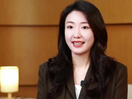 金价“过山车”,到底咋回事? 2月4日,国际现货黄金价格再度突破每盎司5000美元关口,日内涨幅超 1.4%,延续近期震荡起伏态势。经历短期大涨大跌后,金价“过山车式”波动背后的原因究竟是什么?今天我们就来分析一下!划重点:投资有风险,大家不要盲目追涨杀跌哦。#黄金 #金价 #美元 #经济