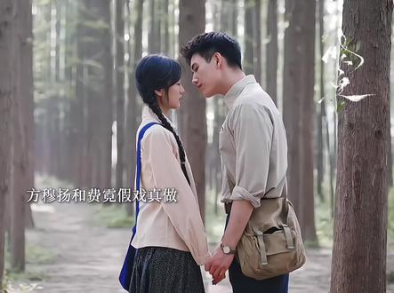 方穆扬和费霓两个人假戏真做,每天都想和费霓亲亲,方穆扬明知道她结婚的目的,还愿意成全她,婚后更是宠溺她,处处为她着想,两个人把日子过得红红火火#纯真年代的爱情每对都好嗑 #纯真年代的爱情