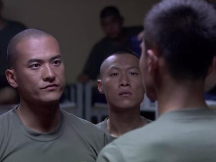 勇闯武黑脸宿舍 智取刀锋红旗 火蓝刀锋#火蓝刀锋 影视解说#影视解说