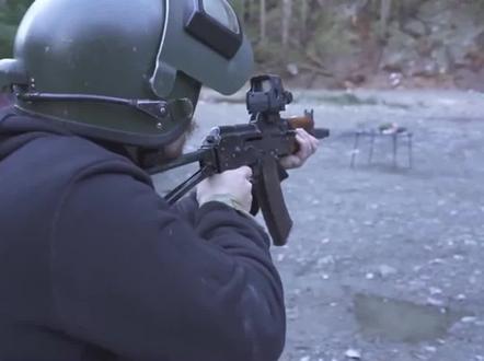 有时头盔并不能挡子弹那你为啥还要戴头盔 #军迷户外 #战术装备 #军事科技 #单兵装备