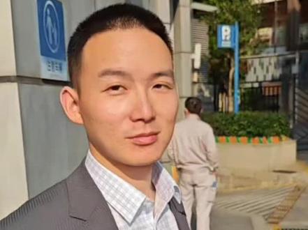 阳光帅气的小伙子,太可爱了#谢浩楠#谢浩男认亲现场