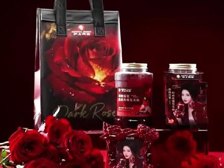 荆棘与柔美并存✨
代言人周边明天开售!
🌹鞠婧祎NFC语音小卡
碰一下📱聆听鞠婧祎的妇女节祝福
🌹暗夜玫瑰异形卡套
荆棘与柔美并存,暗夜中绽放光芒
不被定义,自由生长的暗夜玫瑰!
🛒暗夜玫瑰系列饮品
得暗夜玫瑰代言人杯挂
🛒【天生耀眼双杯周边套餐】
得鞠婧祎NFC语音小卡+暗夜玫瑰异形卡套
#鞠婧祎#暗夜玫瑰周边 #沪上阿姨 #桑椹