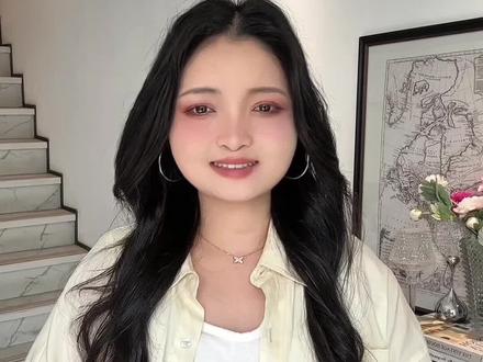 华为手环10开箱|分享10个巨实用隐藏功能💓
从想买智能穿戴的那一刻起
下单后到爱不释手
毕竟当代年轻人天天熬夜吃外卖
情绪泛滥仍要努力保持微笑
这些问题都在影响我们的健康问题
.
有多少友友入手了华为手环10呀
这些隐藏功能一定要用起来哦
涵盖了基础功能、健康和运动三大方面
手把手教你操作 新手也能快速上手✨
喜欢就快快收藏起来叭🌟
·我比较心动的是华为手环10的
情绪检测功能 配合华为健康APP使用
中午小睡15分钟都能被精准捕捉到!
🐼 小熊猫情绪同步功能也超可爱,
心情好坏一目了然~
目前看来情绪还是很稳定的~
·
现在已经完全离不开我的这位
“健康生活搭子”啦💕
而且作为熬夜党有福啦!
手环10的睡眠监测功能简直黑科技,
不仅能精确测定睡眠,
还能分析HRV(心率变异性),
实时反馈身体状态。
全面守护我的情绪健康
·
🍃春天好像有种魔力
一种让人想成为更好的自己的魔力
这是生命力爆棚的季节✨
带着华为手环10
到户外活动一下吧
你会发现✨所有的美好都已经在路上
等着你我去遇见🌈
#华为手环#华为手环10#华为手表#数码大玩家#华为手表隐藏功能