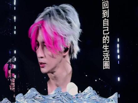 薛之谦南京演唱会现场! 《你还要我怎样》经典老歌,前奏一起,就好有感觉!目前已路转粉!我感觉还是得去现场听!感觉完全不一样!#薛之谦万人合唱 #你还要我怎样#万兽之王南京巡演#薛之谦