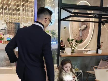 《一点薄礼》谁有多余资金?#社恐 #抽象 #尚博勒 #无畏契约 #讷贝尔瓦学奖