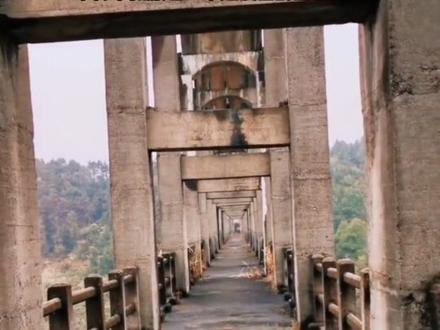 这是一个时代的记忆,更是我们民族的丰碑,50年屹立不倒!至今仍在使用!#渡槽 #老一辈的智慧 #旅行推荐官