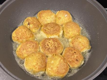 广西豆腐圆,可焖可煮,过节少不了的一道特色菜,寓意团圆。#广西美食 #豆腐 #抖音小助手