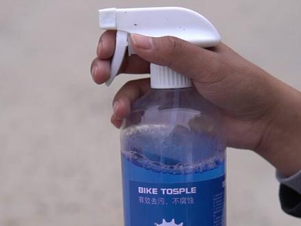 山地车碟片不小心进油了怎么办,可以试试我的传动清洗剂,刷洗碟片和来令片,之后用水冲干净,可以大大缓解刹车异响,以及刹不住的情况。