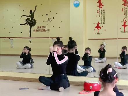 想看完整版《桃花笑》的,赶紧来了啵,速度速度。#少儿舞蹈