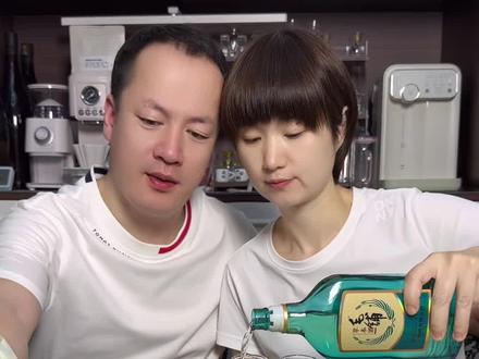 我们终其一生都在找一个能说话的人,能听你说话,能听懂你说话,能听你说废话。看似简单,实则要多幸运才能遇到。#夫妻日常 #微醺时刻 #喝酒 #大美辽宁共举杯 #荞见盛京