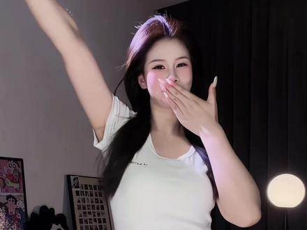 夯爆了~ #燃烧我的紫薯精 #郭杰尼摇#周小闹#抽象舞蹈#紫薯精有自己的单曲了 yc@郭杰尼(学舞找我)