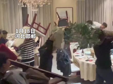 当事人表示,这个舞的习俗就是把东西搬起来,事后也把这些物品放回原地,打扫了卫生。