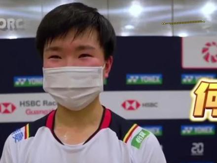 国羽装备大揭秘,你知道何冰娇使用的是哪款羽毛球拍吗? #中国国家羽毛球队#何冰娇#羽毛球装备#尤尼克斯 #羽毛球女单
